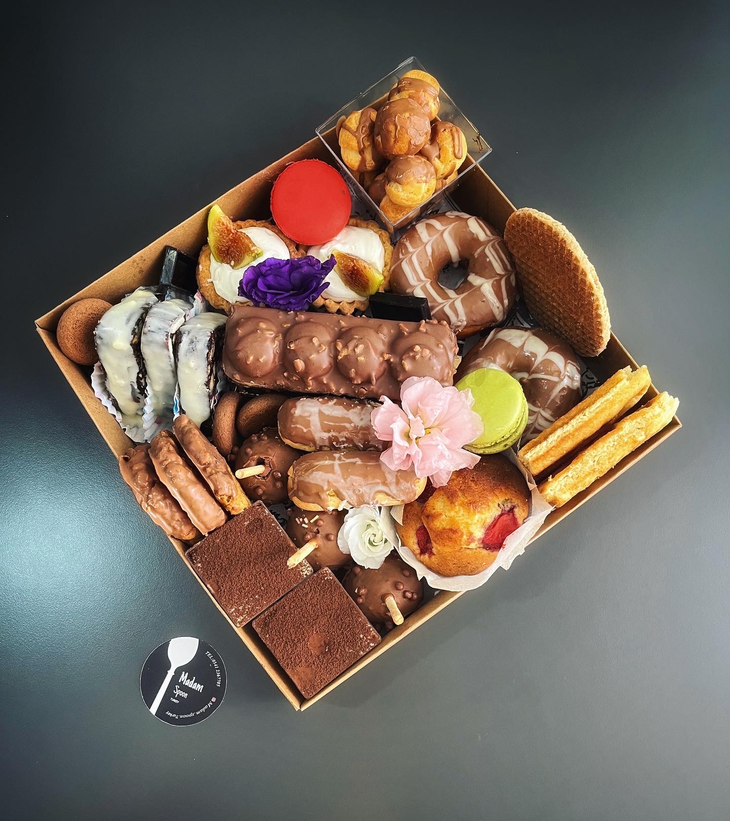 25*25 cm tatlı kutusu