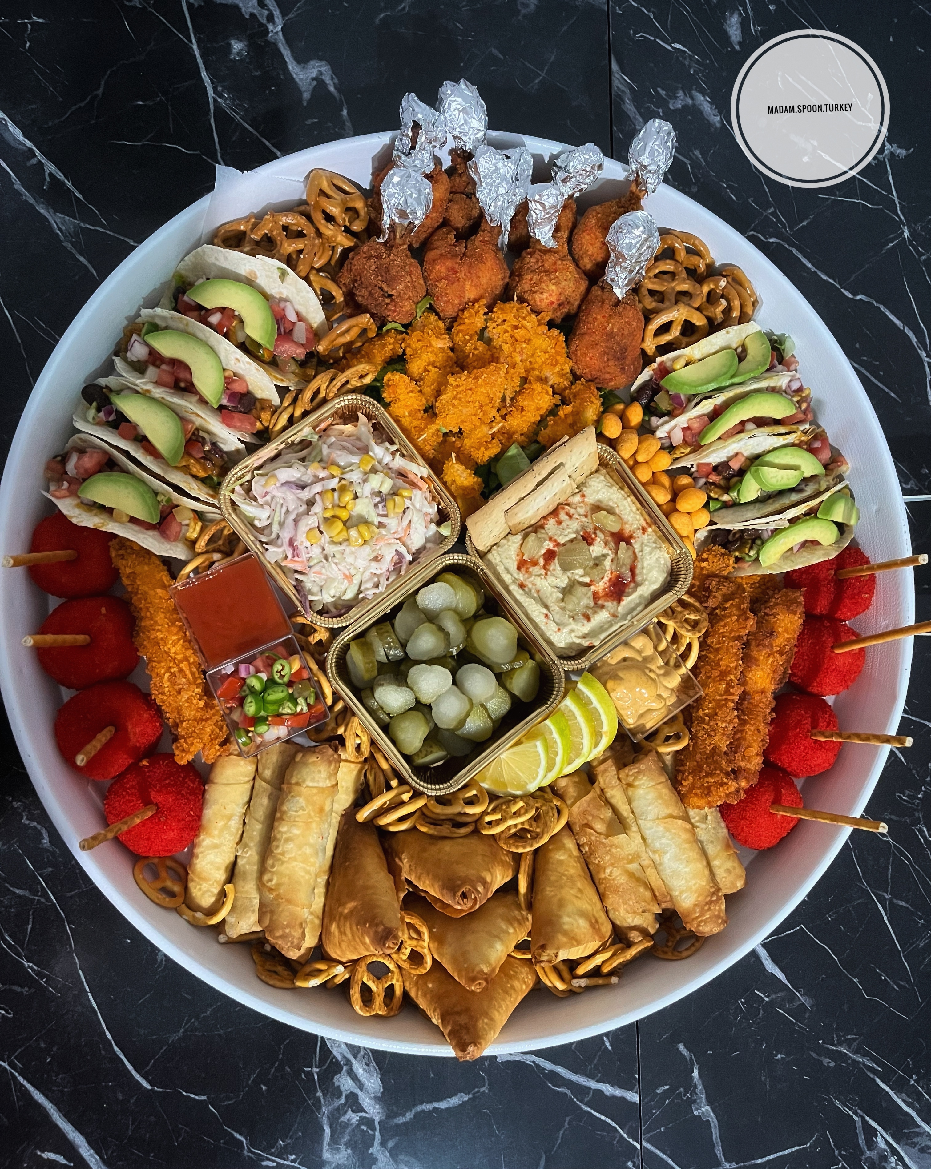 8 kişilik fastfood tepsisi