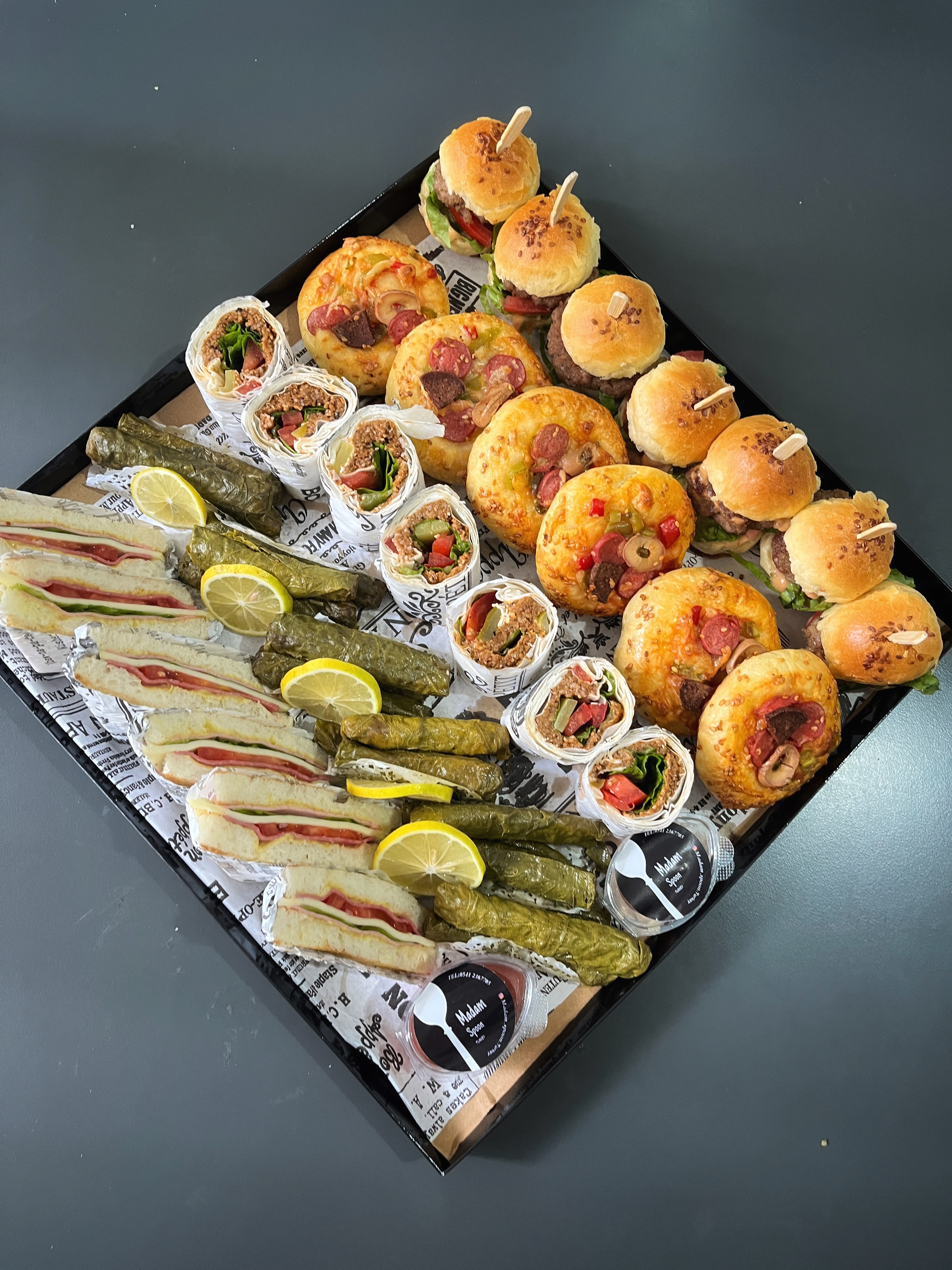 6-7 kişilik tuzlu atıştırmalık kutusu